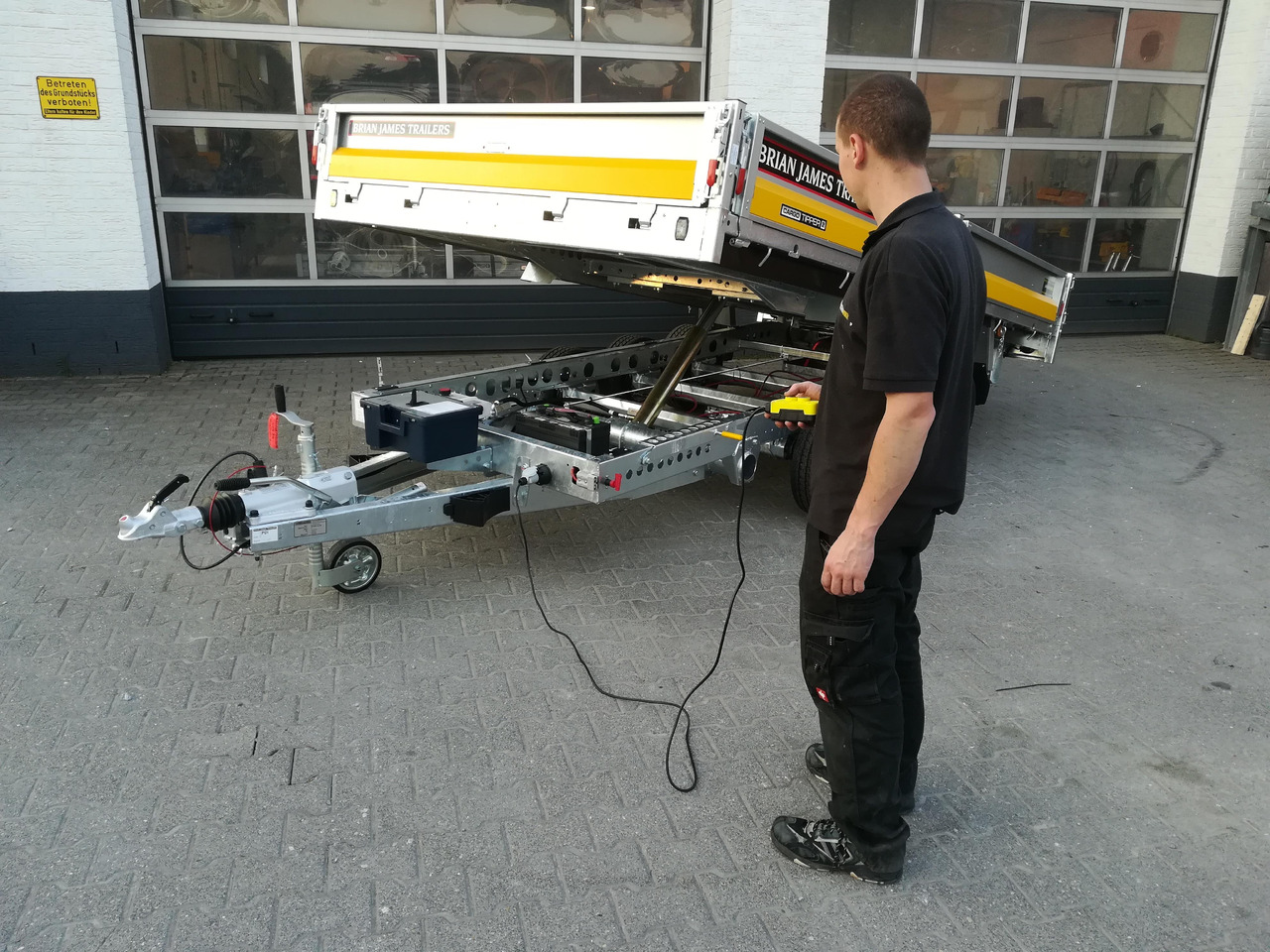 Brian James Trailer CarGO Tipper 2 elektrisch 360x195x30cm Stahlbordwände Pendel 12" Tridem 3,5t on - Rơ moóc ben: hình 5 Brian James Trailer CarGO Tipper 2 elektrisch 360x195x30cm Stahlbordwände Pendel 12" Tridem 3,5t on - Rơ moóc ben: hình 5