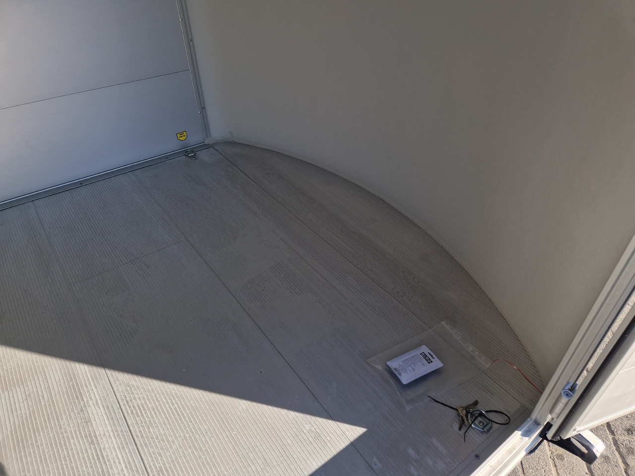 Rơ moóc hộp kín Cargo Roadster 400 312x164x184cm Alu Poly weiß Seitentür Pullman 100km/H 1300kg: hình 13 Rơ moóc hộp kín Cargo Roadster 400 312x164x184cm Alu Poly weiß Seitentür Pullman 100km/H 1300kg: hình 13