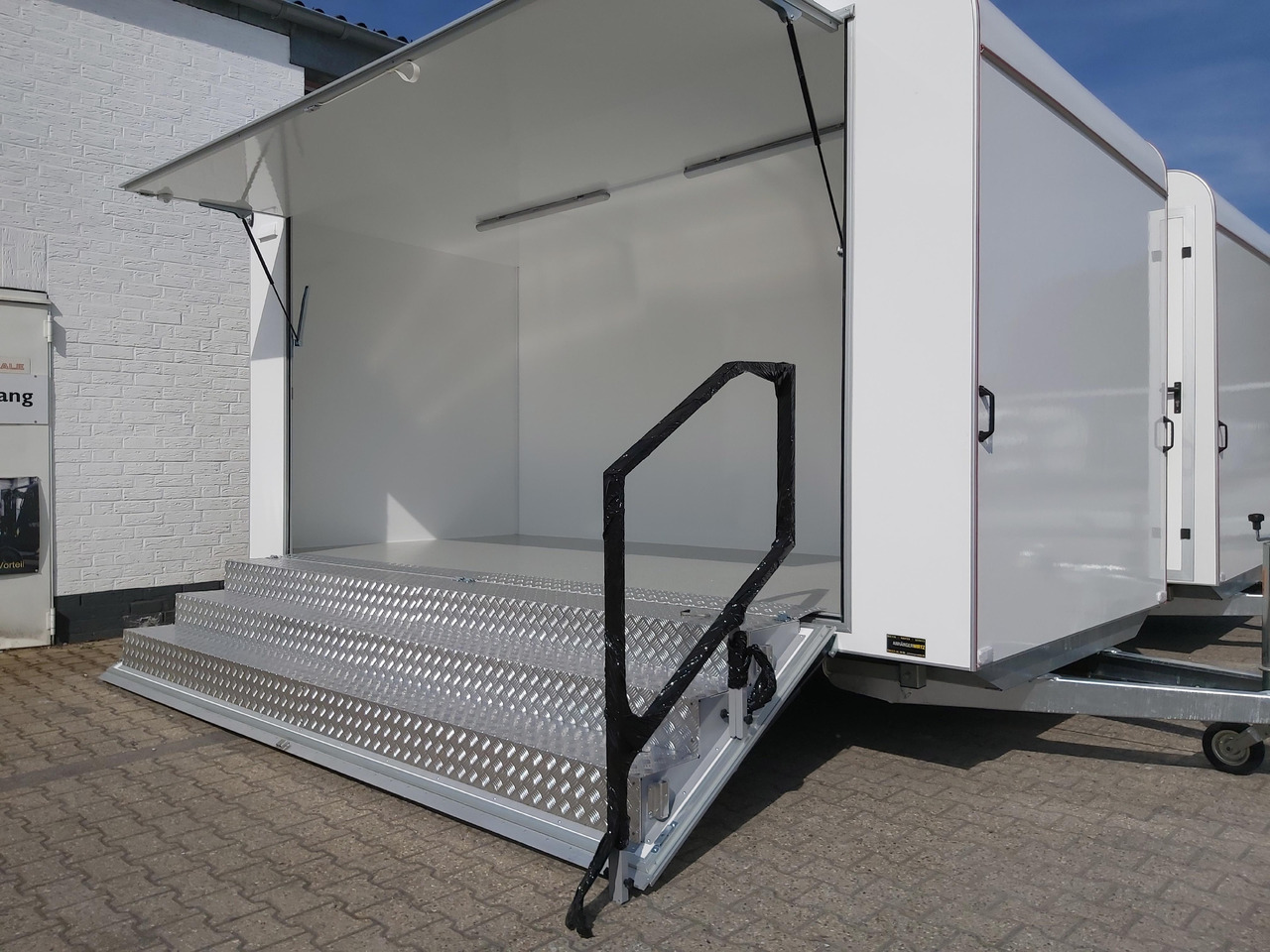 Rơ moóc bán hàng Event Trailer Koffer TWSP M 470T.01 470x220x217cm Seitenklappe Treppe Tür 230V Licht 100km/H 2700kg: hình 7