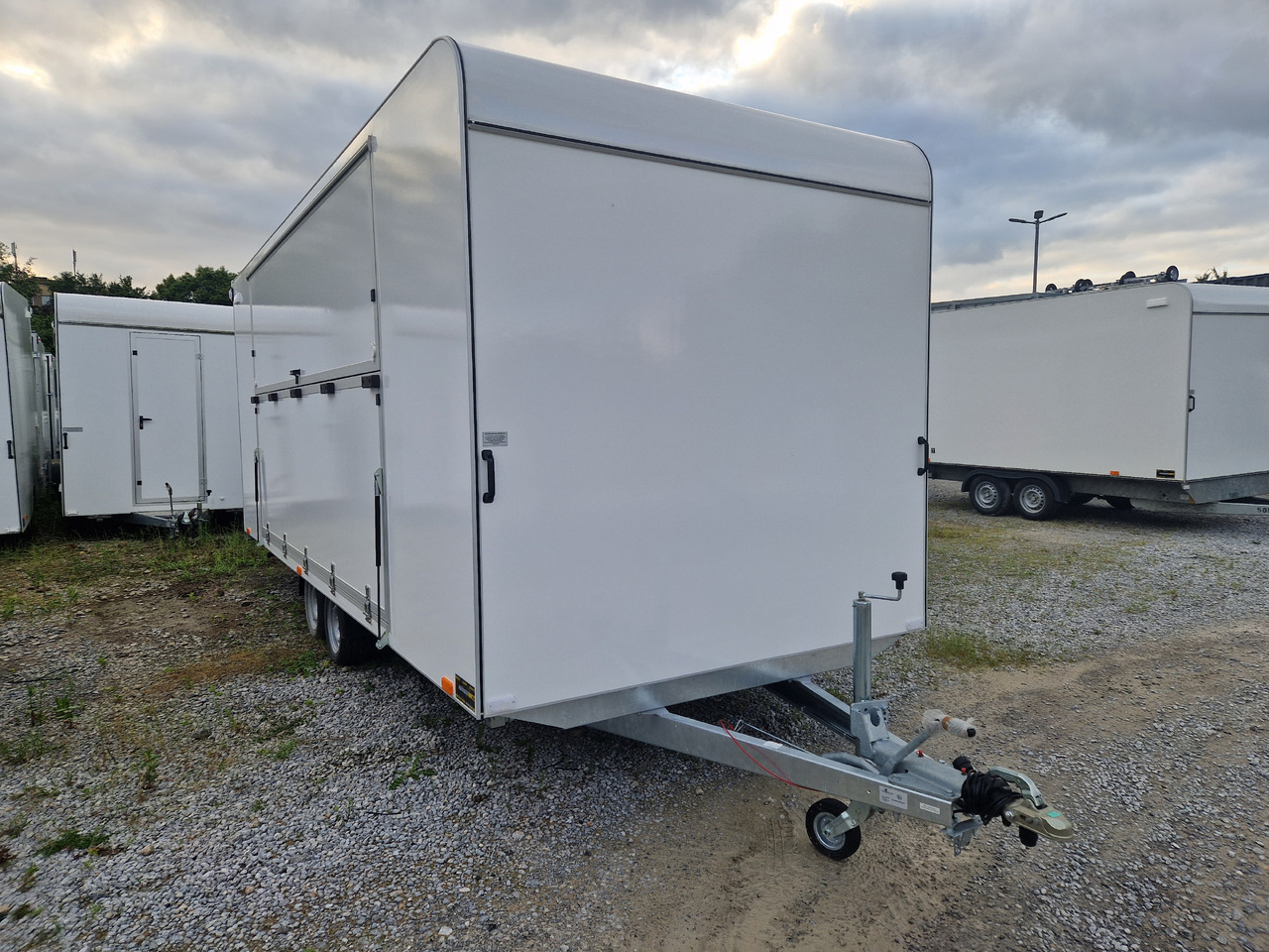 Event Trailer Koffer TWSP M 600T.01 600x220x217cm Seitenklappe Treppe Tür 230V Licht IL 2700kg 100 - Rơ moóc bán hàng: hình 5 Event Trailer Koffer TWSP M 600T.01 600x220x217cm Seitenklappe Treppe Tür 230V Licht IL 2700kg 100 - Rơ moóc bán hàng: hình 5
