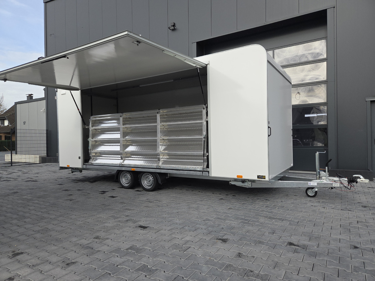 Event Trailer Koffer TWSP M 600T.01 600x230x210 Seitenklappe Treppe Hecktüren 230V 3000kg - Rơ moóc bán hàng: hình 3 Event Trailer Koffer TWSP M 600T.01 600x230x210 Seitenklappe Treppe Hecktüren 230V 3000kg - Rơ moóc bán hàng: hình 3