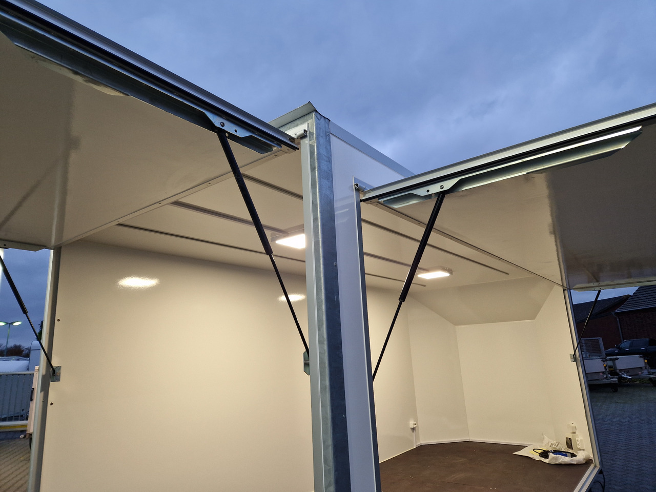 Rơ moóc bán hàng Koffer Hochlader FC 275HTLAERO10AF Messe 500x200x195cm Alufelgen 230V IL (XXL) 2700kg 100km/H: hình 8