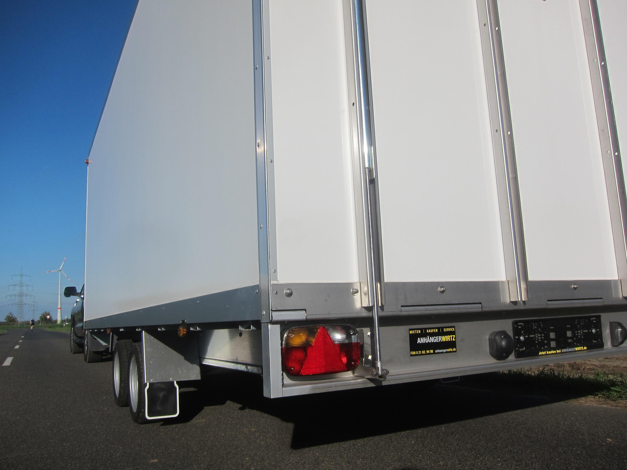 Kofferanhänger AZHLC 3560/244 S40 601x244x225cm Heckrampe 13" (XXXL) 3500kg - Rơ moóc hộp kín: hình 4 Kofferanhänger AZHLC 3560/244 S40 601x244x225cm Heckrampe 13" (XXXL) 3500kg - Rơ moóc hộp kín: hình 4