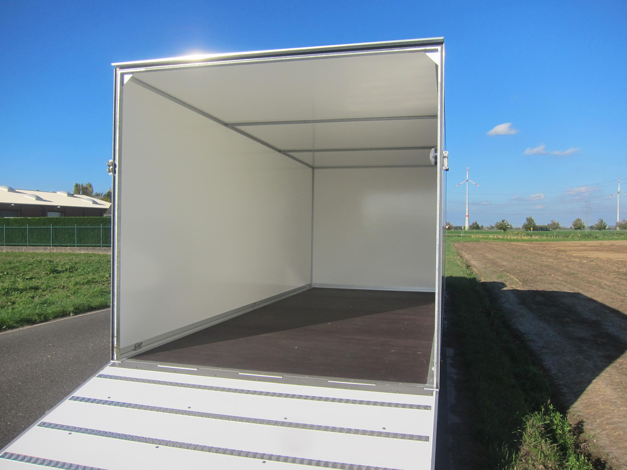 Kofferanhänger AZHLC 3560/244 S40 601x244x225cm Heckrampe 13" (XXXL) 3500kg - Rơ moóc hộp kín: hình 5 Kofferanhänger AZHLC 3560/244 S40 601x244x225cm Heckrampe 13" (XXXL) 3500kg - Rơ moóc hộp kín: hình 5
