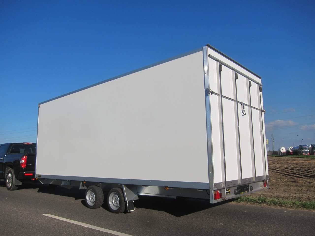 Kofferanhänger AZHLC 3560/244 S40 601x244x225cm Heckrampe 13" (XXXL) 3500kg - Rơ moóc hộp kín: hình 3 Kofferanhänger AZHLC 3560/244 S40 601x244x225cm Heckrampe 13" (XXXL) 3500kg - Rơ moóc hộp kín: hình 3