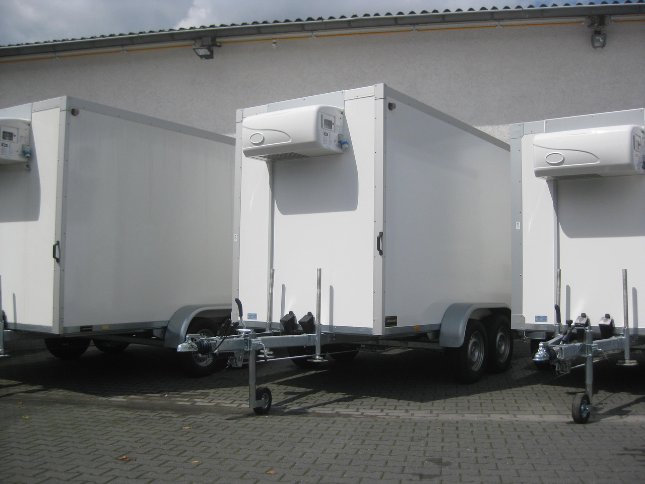 Kühlanhänger AZKF 2735/155 343x154x200cm GOVI Kühlaggregat 4 Iso 60 Frioliner Juli Aktion - Rơ moóc đông lạnh: hình 2 Kühlanhänger AZKF 2735/155 343x154x200cm GOVI Kühlaggregat 4 Iso 60 Frioliner Juli Aktion - Rơ moóc đông lạnh: hình 2