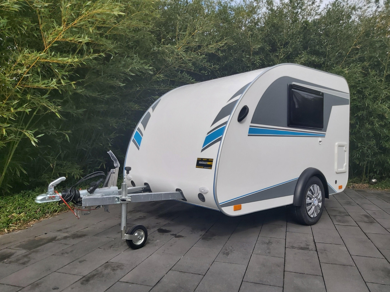 Mini Camper Mini Tommy TMC25 252x140x121cm aero V1 Küche 12V/230V 100km/H 750kg gebremst Modell 24 - Rơ moóc kiểu caravan: hình 1 Mini Camper Mini Tommy TMC25 252x140x121cm aero V1 Küche 12V/230V 100km/H 750kg gebremst Modell 24 - Rơ moóc kiểu caravan: hình 1