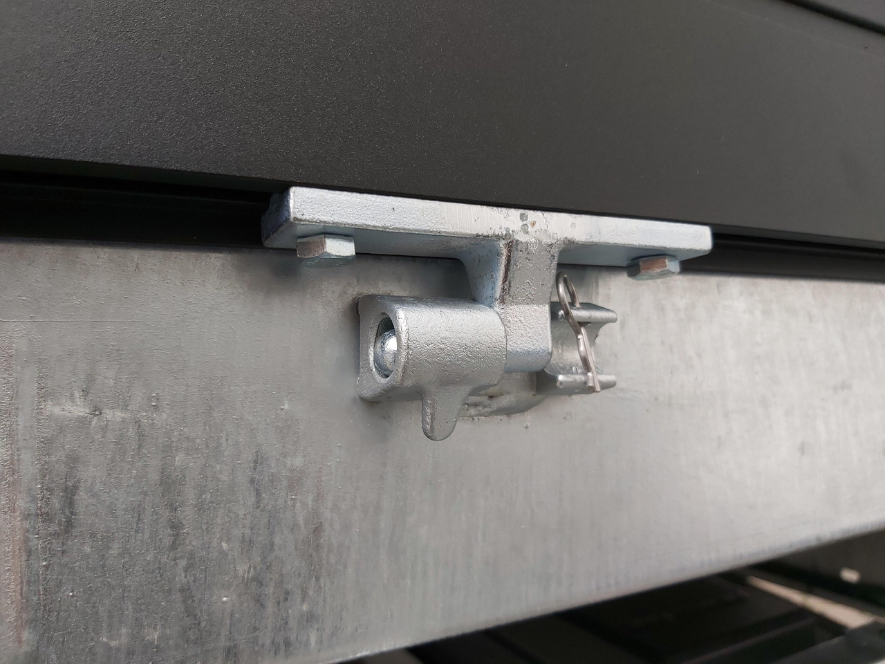 Rơ moóc ben Saris Kipper K1 356 184 3500 2 E 356x184x35cm black Elektro&Not 13" (L) 3500kg preorder 2024: hình 10 Rơ moóc ben Saris Kipper K1 356 184 3500 2 E 356x184x35cm black Elektro&Not 13" (L) 3500kg preorder 2024: hình 10