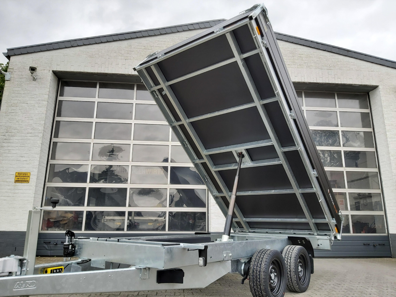 Saris Kipper K1 356 184 3500 2 E 356x184x35cm black Elektro&Not 13" (L) 3500kg preorder 2024 - Rơ moóc ben: hình 2 Saris Kipper K1 356 184 3500 2 E 356x184x35cm black Elektro&Not 13" (L) 3500kg preorder 2024 - Rơ moóc ben: hình 2