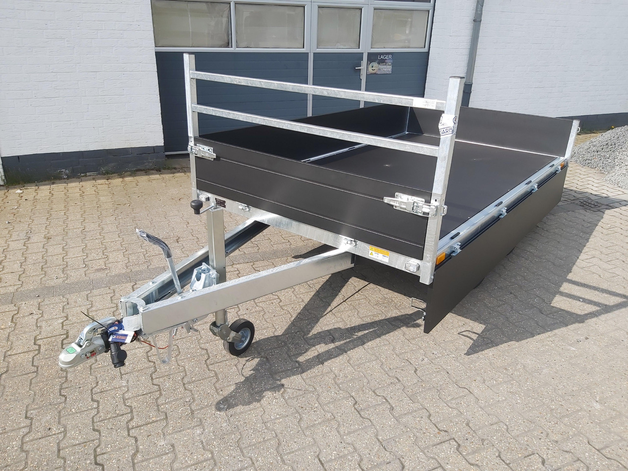 Saris PL306 170 2700 2 306x170x30cm black Edition LED Beleuchtung H Gestell 13" (M) 2700kg - Rơ moóc thùng lửng/ Phẳng: hình 3 Saris PL306 170 2700 2 306x170x30cm black Edition LED Beleuchtung H Gestell 13" (M) 2700kg - Rơ moóc thùng lửng/ Phẳng: hình 3