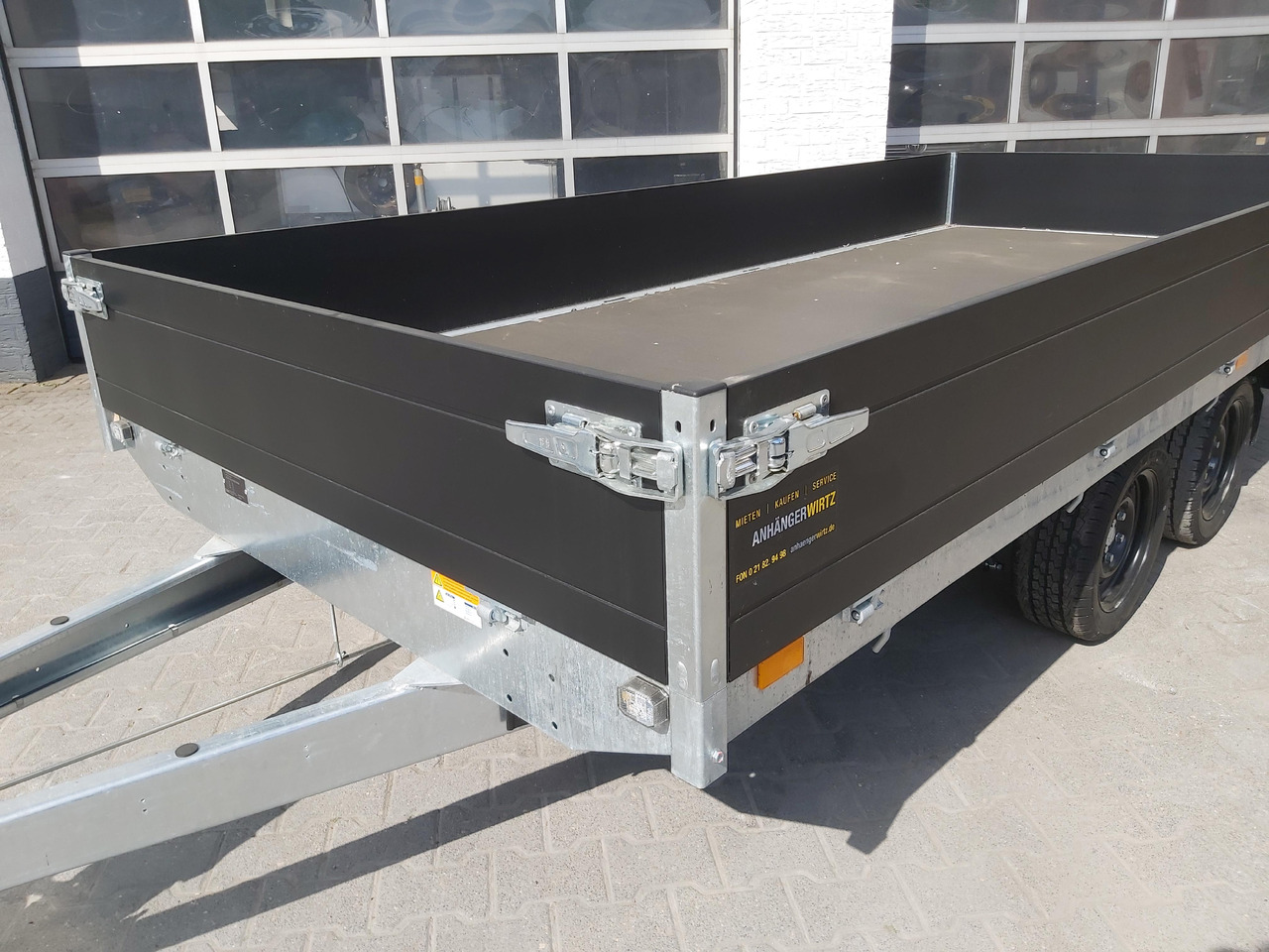 Saris PL406 184 2700 2 406x184x35cm black Edition LED Beleuchtung 13" (XL) 2700kg - Rơ moóc thùng lửng/ Phẳng: hình 2 Saris PL406 184 2700 2 406x184x35cm black Edition LED Beleuchtung 13" (XL) 2700kg - Rơ moóc thùng lửng/ Phẳng: hình 2