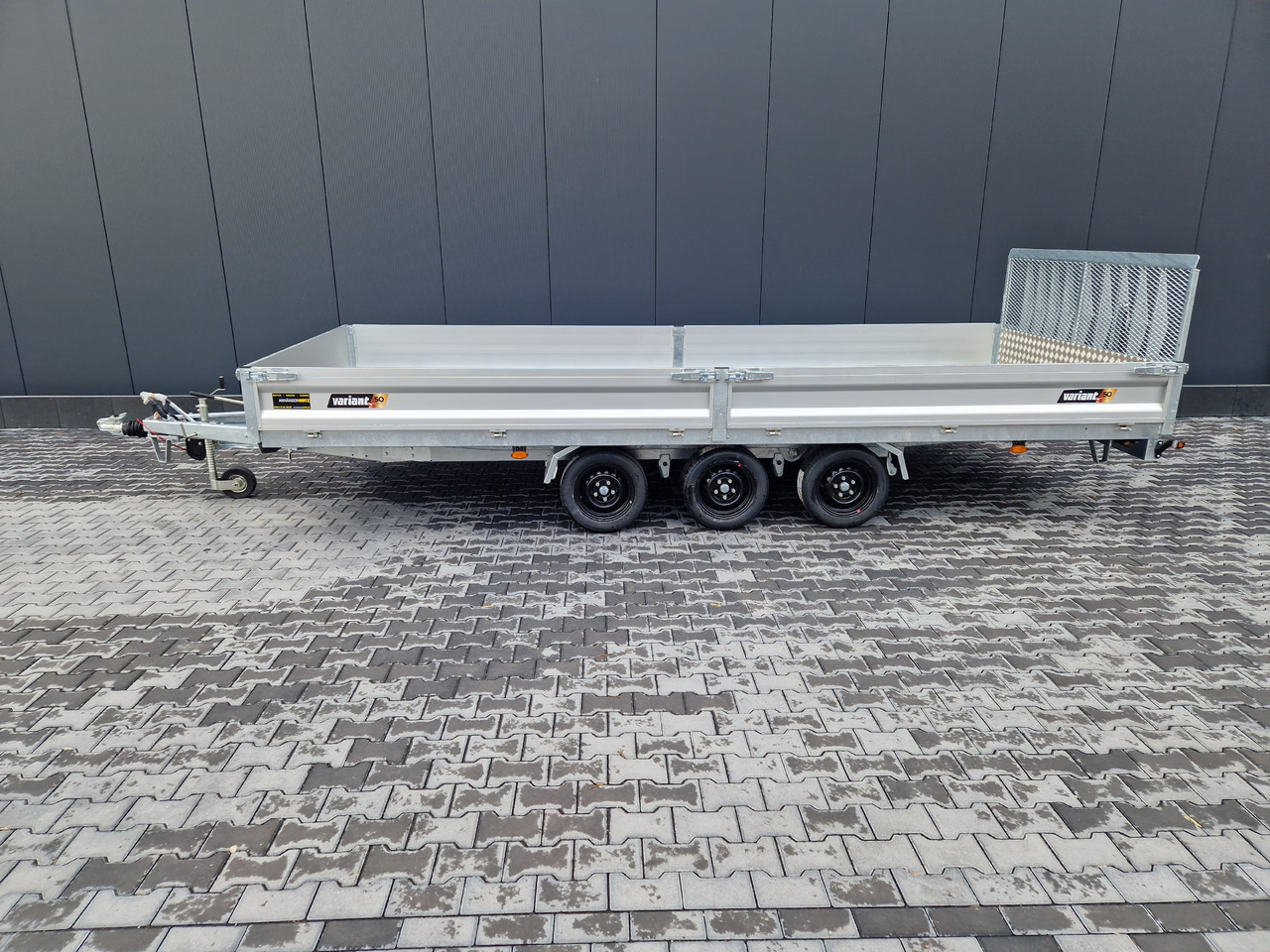 Variant Maschinentransporter 3553 UX Maxi LOAD blackline LED Tridem Parabel 3500kg - Rơ moóc để vận chuyển thiết bị: hình 2 Variant Maschinentransporter 3553 UX Maxi LOAD blackline LED Tridem Parabel 3500kg - Rơ moóc để vận chuyển thiết bị: hình 2
