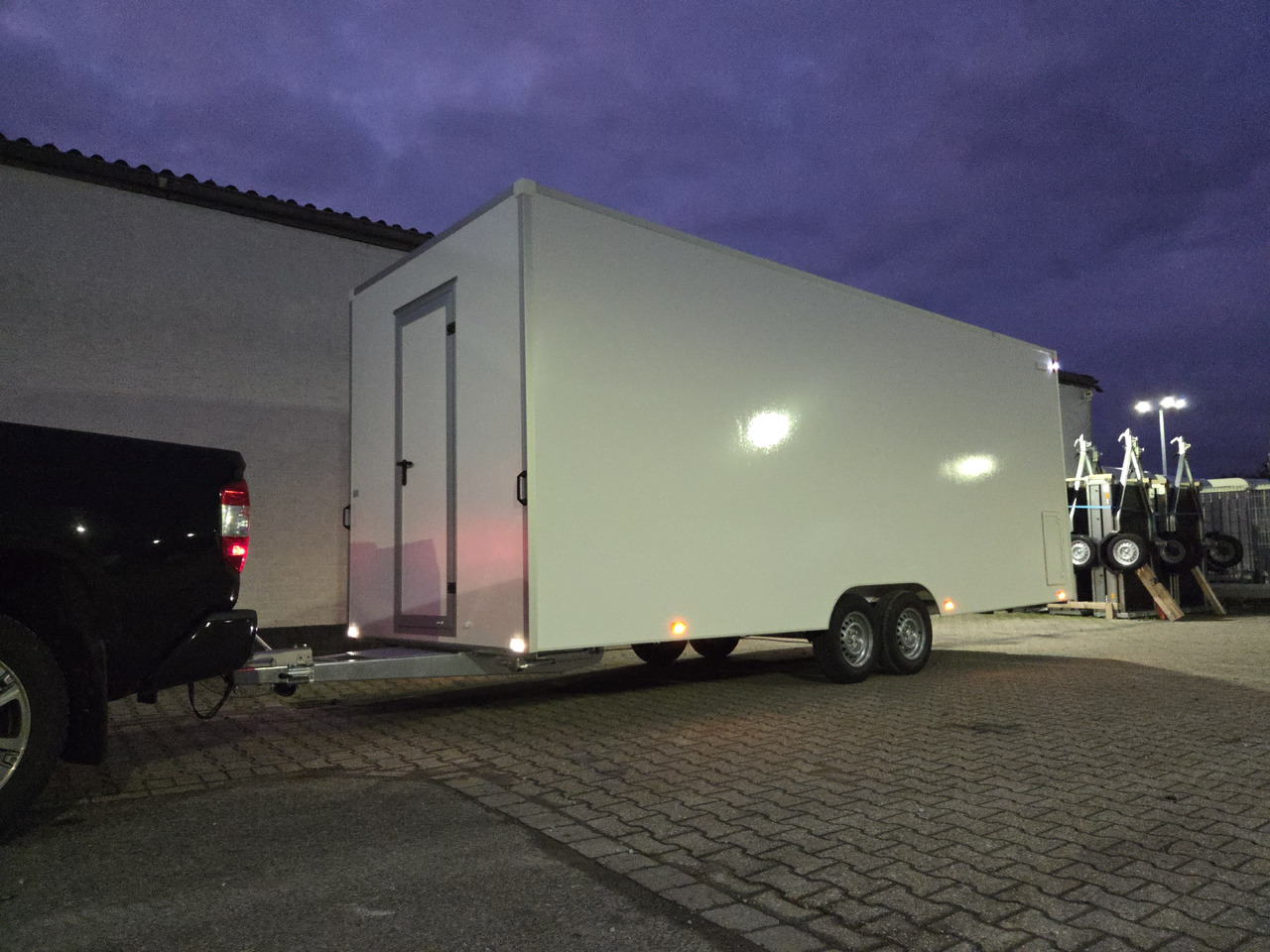 Verkaufsanhänger VKH 623 220 aero retro 620x220x230cm 230V Licht 3000kg - Rơ moóc bán hàng: hình 4 Verkaufsanhänger VKH 623 220 aero retro 620x220x230cm 230V Licht 3000kg - Rơ moóc bán hàng: hình 4