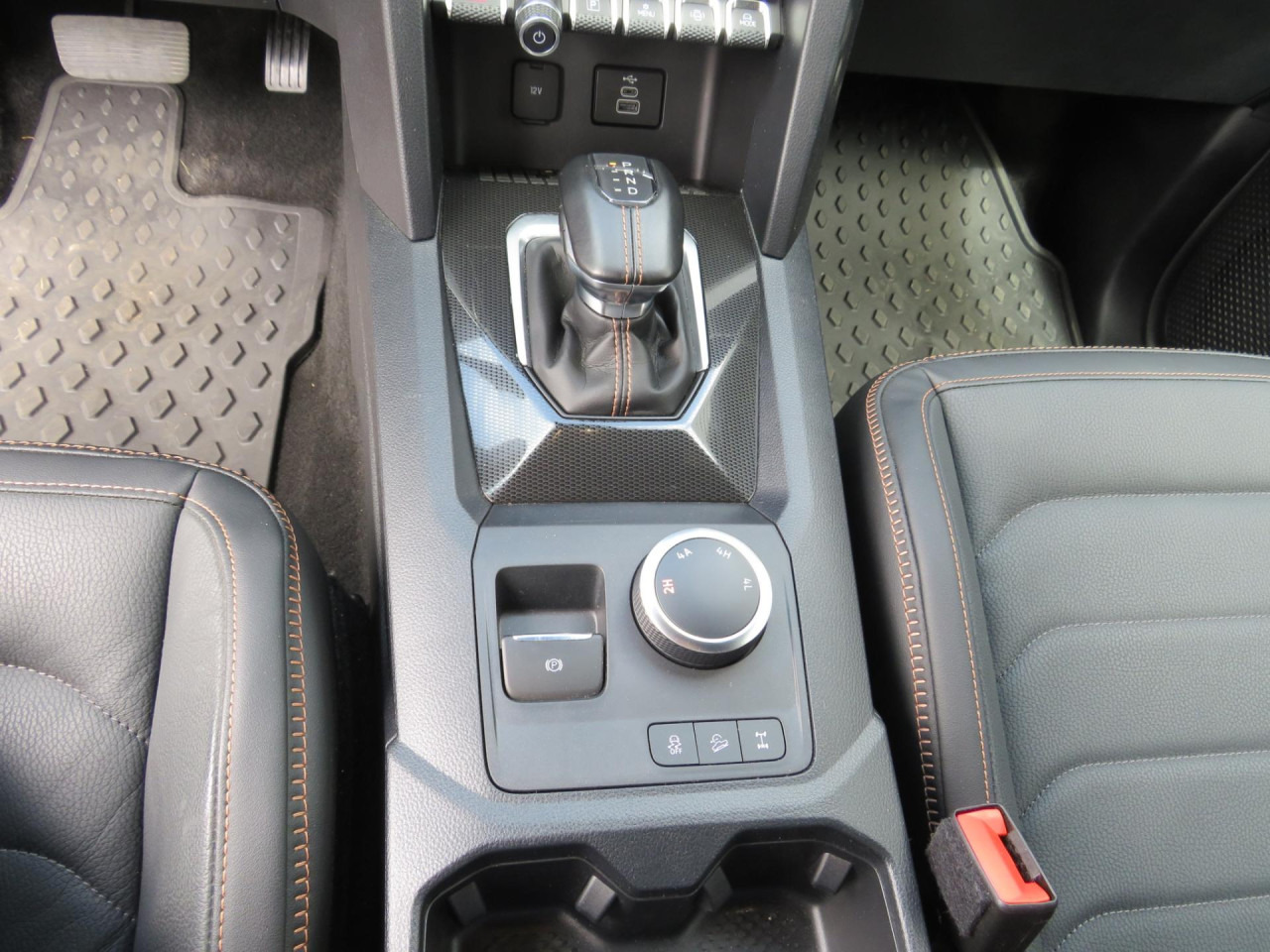 VOLKSWAGEN Amarok PanAmericana 3.0 TDI 177 kW Doka 4MOTION ZV - Xe bán tải, Xe tải van: hình 4 VOLKSWAGEN Amarok PanAmericana 3.0 TDI 177 kW Doka 4MOTION ZV - Xe bán tải, Xe tải van: hình 4