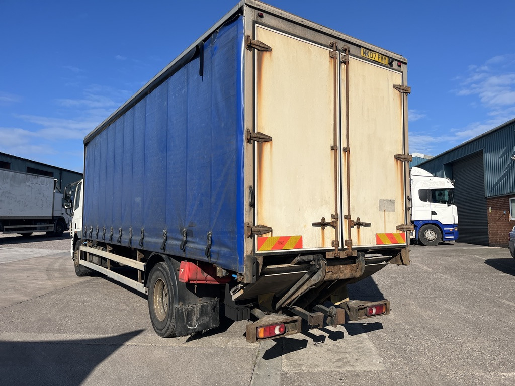 Daf 65CF 220 4x2 Curtain side - Xe tải thùng mui bạt: hình 3 Daf 65CF 220 4x2 Curtain side - Xe tải thùng mui bạt: hình 3