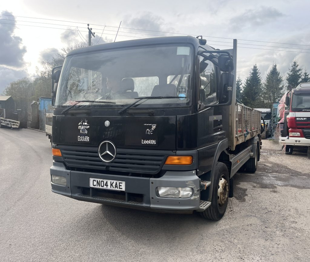 Mercedes Atego 1623 4x2 Rigid - Xe tải thùng lửng/ Phẳng, Xe cẩu tự hành: hình 1 Mercedes Atego 1623 4x2 Rigid - Xe tải thùng lửng/ Phẳng, Xe cẩu tự hành: hình 1