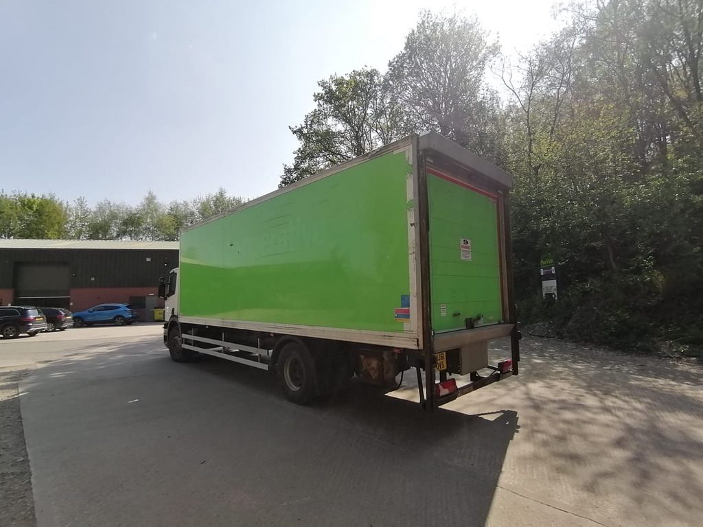 Scania P230 4x2 Box Van - Xe tải nhỏ thùng kín: hình 3 Scania P230 4x2 Box Van - Xe tải nhỏ thùng kín: hình 3