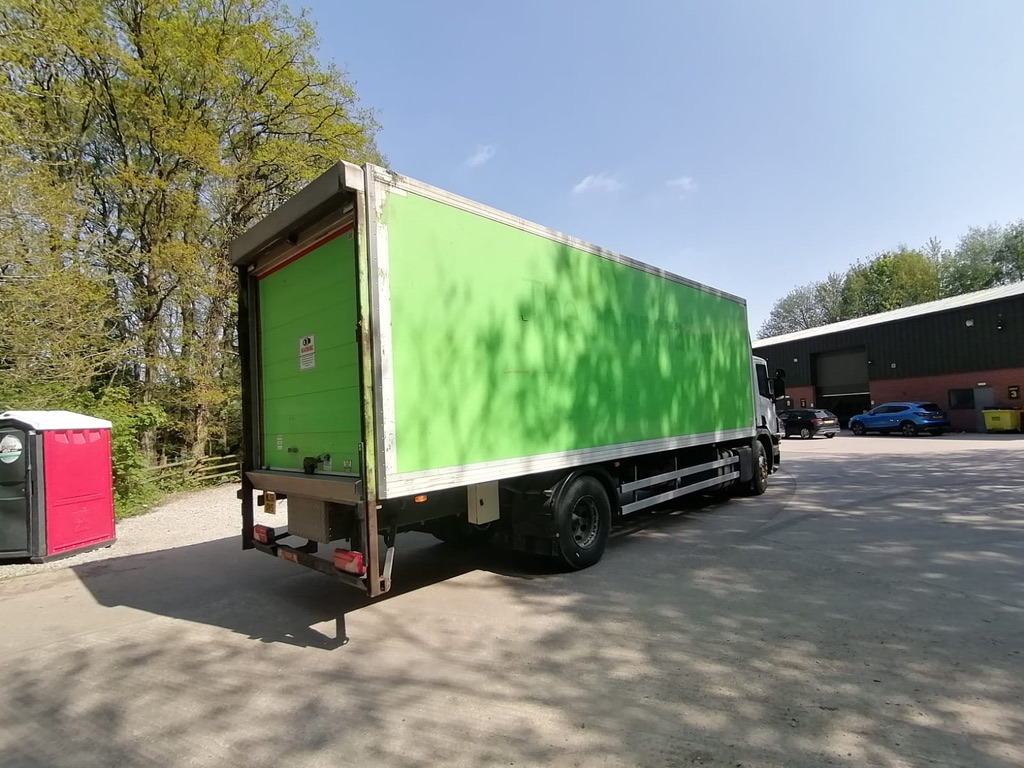 Scania P230 4x2 Box Van - Xe tải nhỏ thùng kín: hình 4 Scania P230 4x2 Box Van - Xe tải nhỏ thùng kín: hình 4