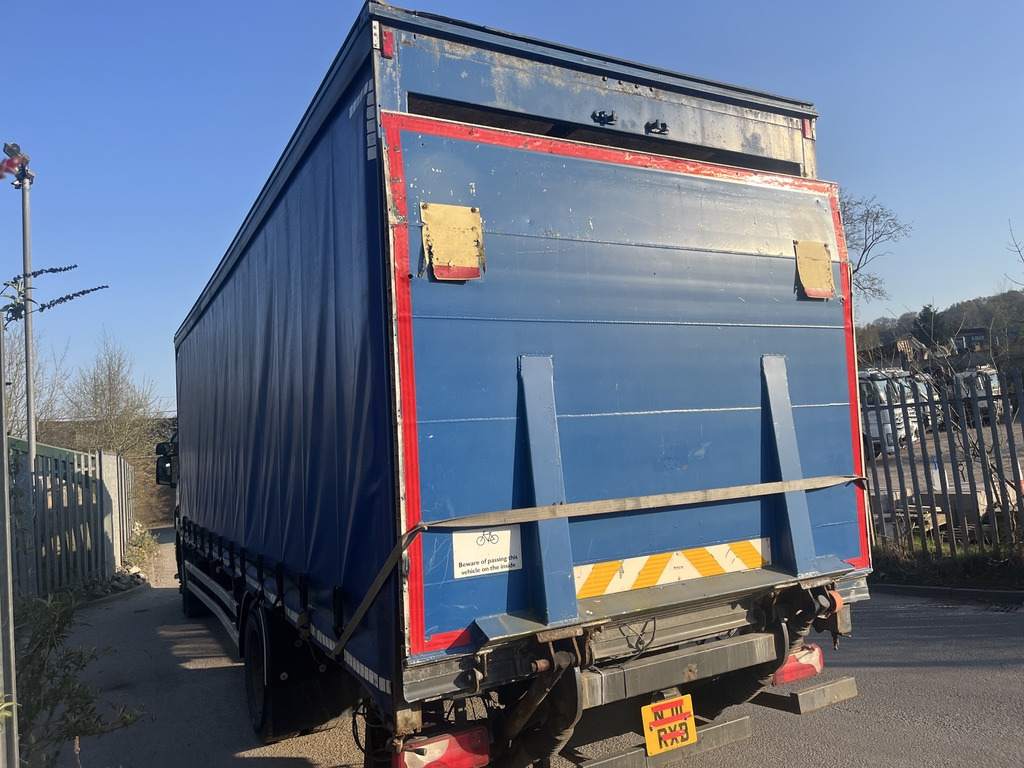 Scania P230 4x2 Curtain side - Xe tải thùng mui bạt: hình 4 Scania P230 4x2 Curtain side - Xe tải thùng mui bạt: hình 4