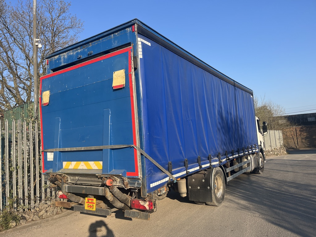 Scania P230 4x2 Curtain side - Xe tải thùng mui bạt: hình 3 Scania P230 4x2 Curtain side - Xe tải thùng mui bạt: hình 3