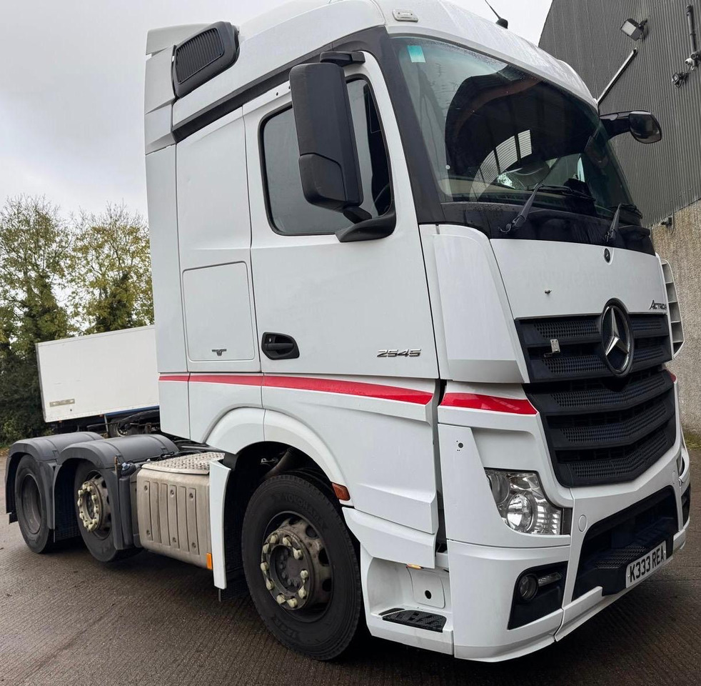 Mercedes Actros - Xe đầu kéo: hình 4 Mercedes Actros - Xe đầu kéo: hình 4