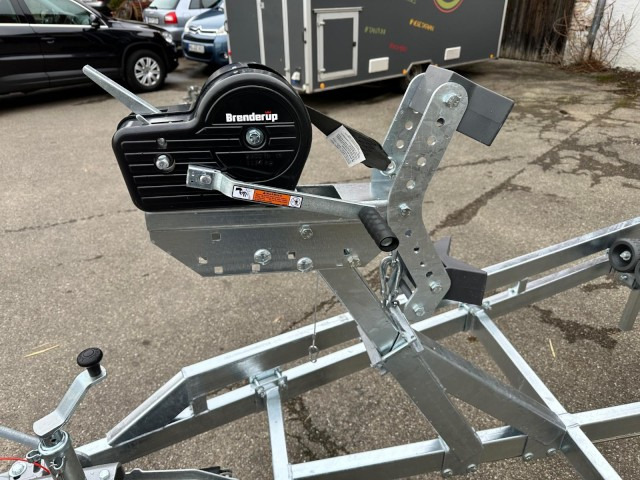 Brenderup Brenderup Premium Bootsanhänger 263500TB SRX mit Superrollen, 3,5 to. 7,8m/ 26 Fuß - Rơ moóc kéo thuyền: hình 3 Brenderup Brenderup Premium Bootsanhänger 263500TB SRX mit Superrollen, 3,5 to. 7,8m/ 26 Fuß - Rơ moóc kéo thuyền: hình 3