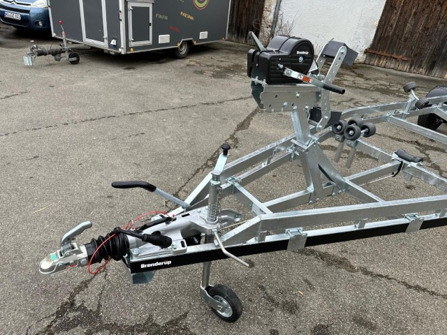 Brenderup Brenderup Premium Bootsanhänger 263500TB SRX mit Superrollen, 3,5 to. 7,8m/ 26 Fuß - Rơ moóc kéo thuyền: hình 2 Brenderup Brenderup Premium Bootsanhänger 263500TB SRX mit Superrollen, 3,5 to. 7,8m/ 26 Fuß - Rơ moóc kéo thuyền: hình 2