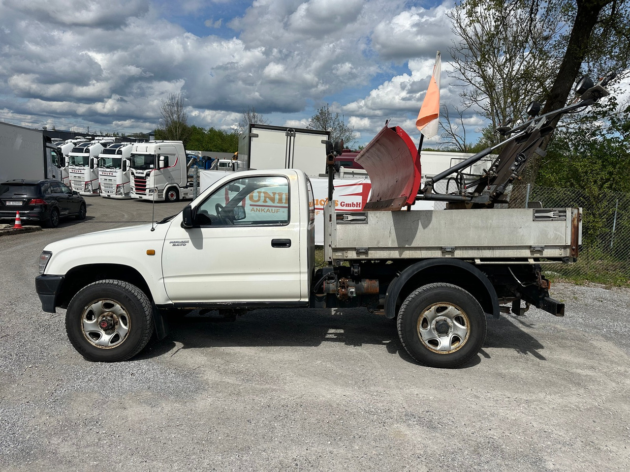 TOYOTA Hilux 4WD 4x4 Winterdienst Kipper - Xe ben nhỏ: hình 2 TOYOTA Hilux 4WD 4x4 Winterdienst Kipper - Xe ben nhỏ: hình 2