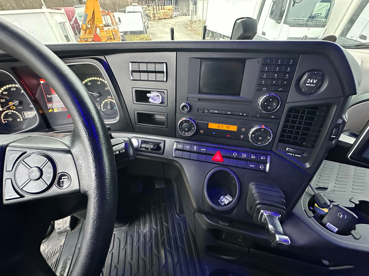 MERCEDES-BENZ Actros 18.45 4x2 - Xe đầu kéo: hình 4 MERCEDES-BENZ Actros 18.45 4x2 - Xe đầu kéo: hình 4