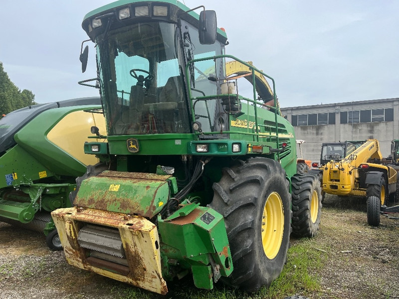 John Deere 7700 - Máy gặt đập thức ăn gia súc: hình 2 John Deere 7700 - Máy gặt đập thức ăn gia súc: hình 2