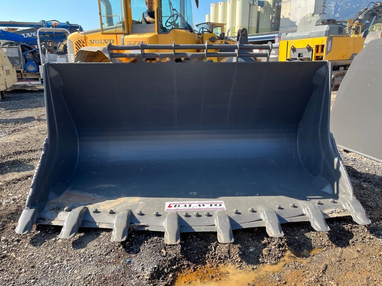 Balavto Loader bucket 3350 mm - Gầu xúc lật: hình 2 Balavto Loader bucket 3350 mm - Gầu xúc lật: hình 2