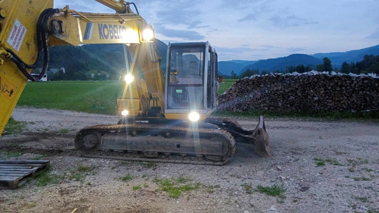 KOBELCO SK 130LC - Máy xúc bánh xích: hình 4 KOBELCO SK 130LC - Máy xúc bánh xích: hình 4