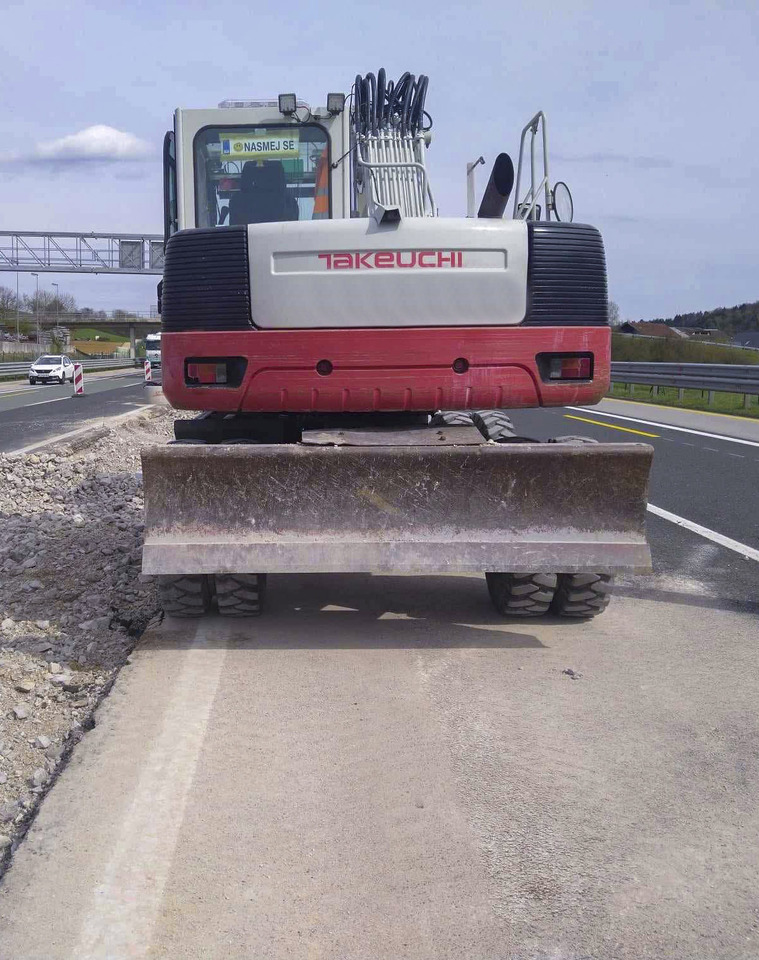 Takeuchi TB1160W - Máy xúc bánh lốp: hình 5 Takeuchi TB1160W - Máy xúc bánh lốp: hình 5