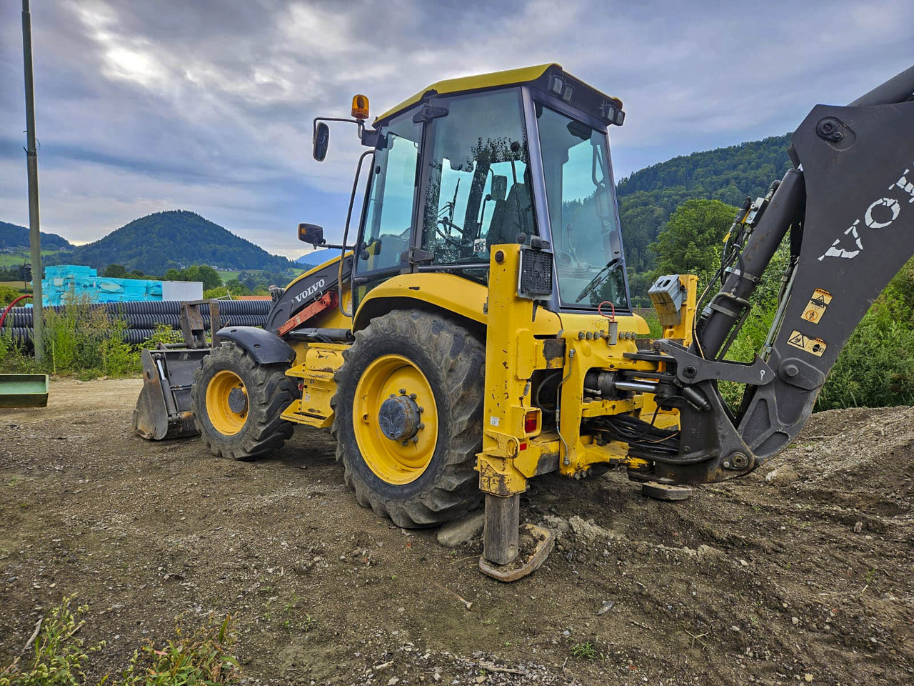 VOLVO BL71 - Máy xúc trước múc sau: hình 2 VOLVO BL71 - Máy xúc trước múc sau: hình 2