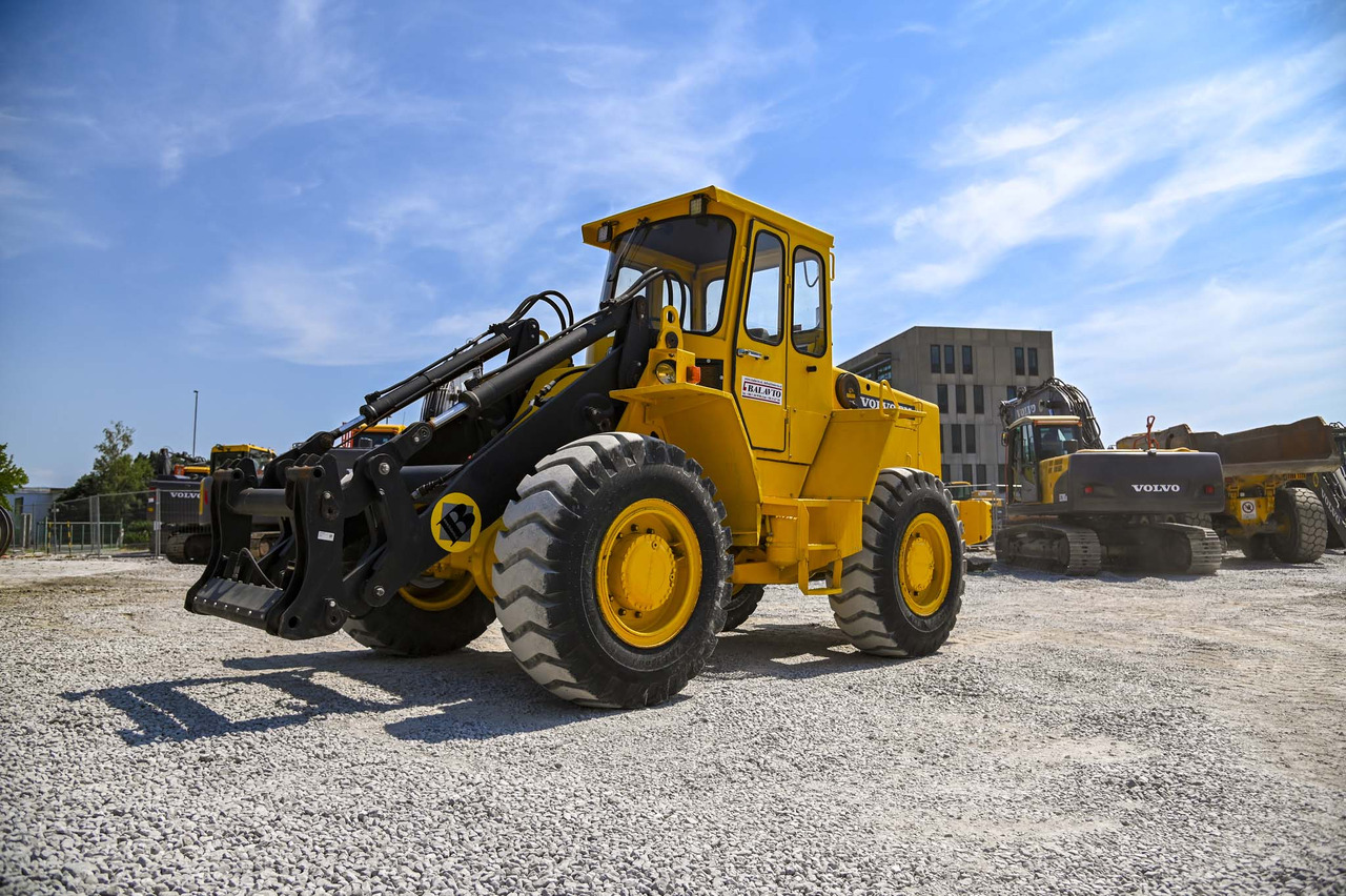 VOLVO BM4300 - Máy xúc lật bánh lốp: hình 1 VOLVO BM4300 - Máy xúc lật bánh lốp: hình 1