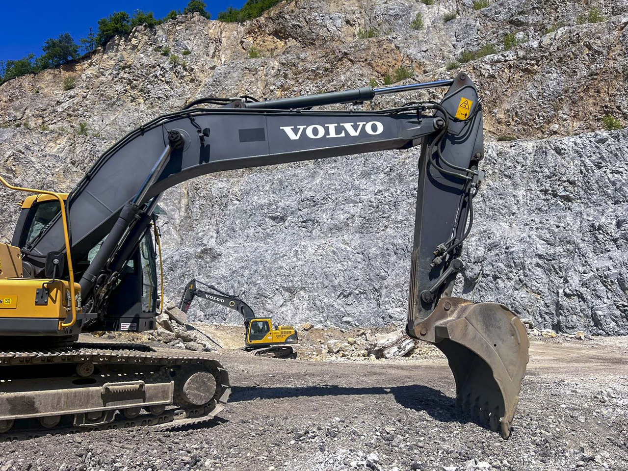 VOLVO EC220D - Máy xúc bánh xích: hình 4 VOLVO EC220D - Máy xúc bánh xích: hình 4