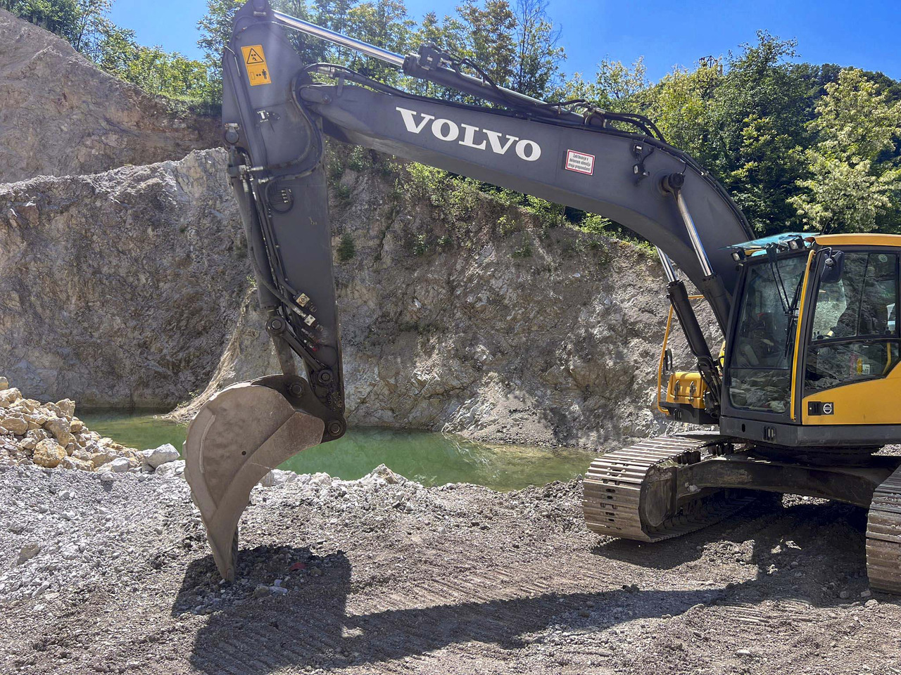 VOLVO EC220D - Máy xúc bánh xích: hình 2 VOLVO EC220D - Máy xúc bánh xích: hình 2