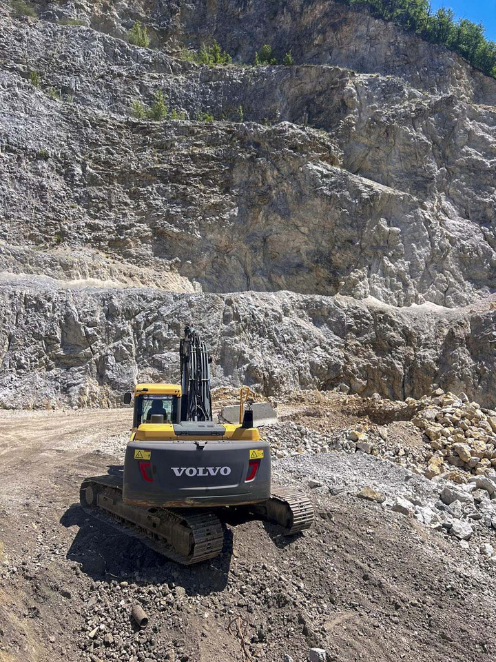 VOLVO EC220D - Máy xúc bánh xích: hình 3 VOLVO EC220D - Máy xúc bánh xích: hình 3