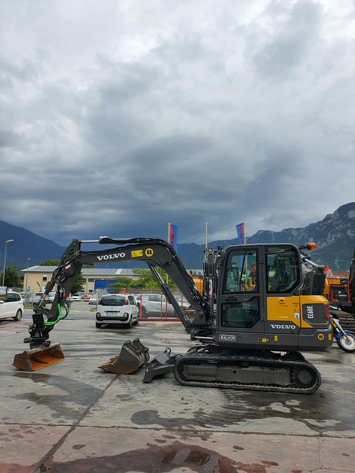 VOLVO EC60E - Máy xúc mini: hình 2 VOLVO EC60E - Máy xúc mini: hình 2