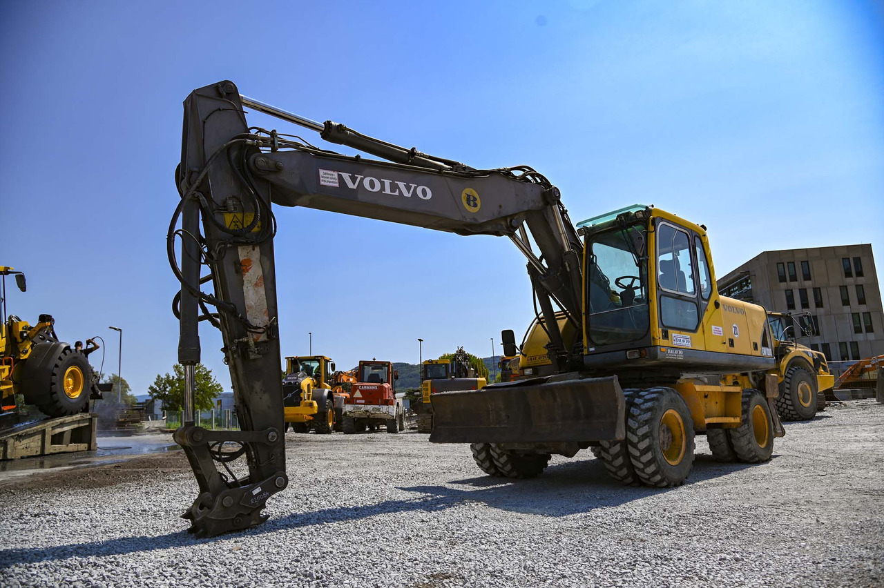VOLVO EW180B - Máy xúc bánh lốp: hình 1 VOLVO EW180B - Máy xúc bánh lốp: hình 1