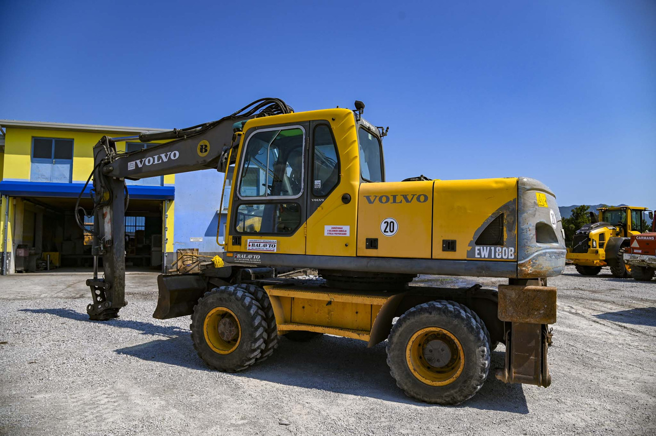 VOLVO EW180B - Máy xúc bánh lốp: hình 3 VOLVO EW180B - Máy xúc bánh lốp: hình 3
