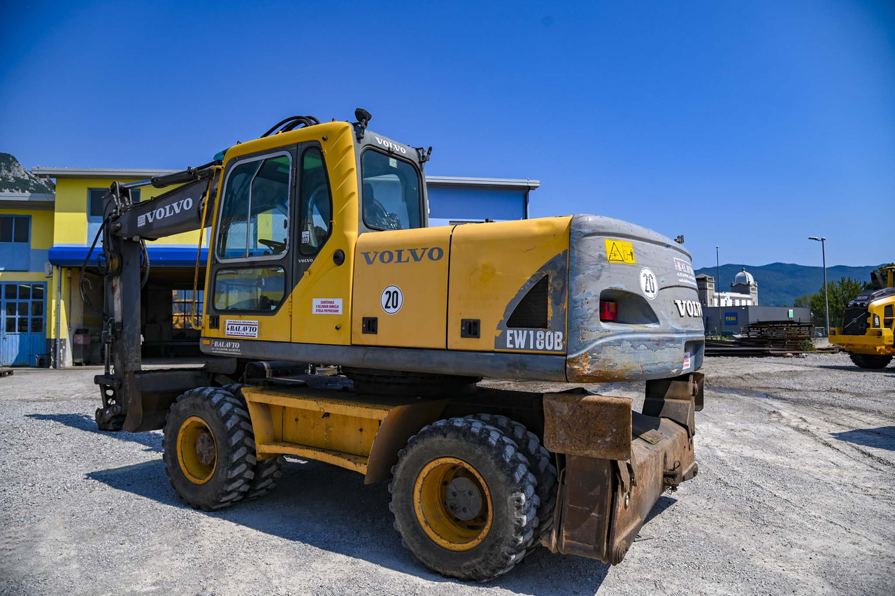 VOLVO EW180B - Máy xúc bánh lốp: hình 4 VOLVO EW180B - Máy xúc bánh lốp: hình 4