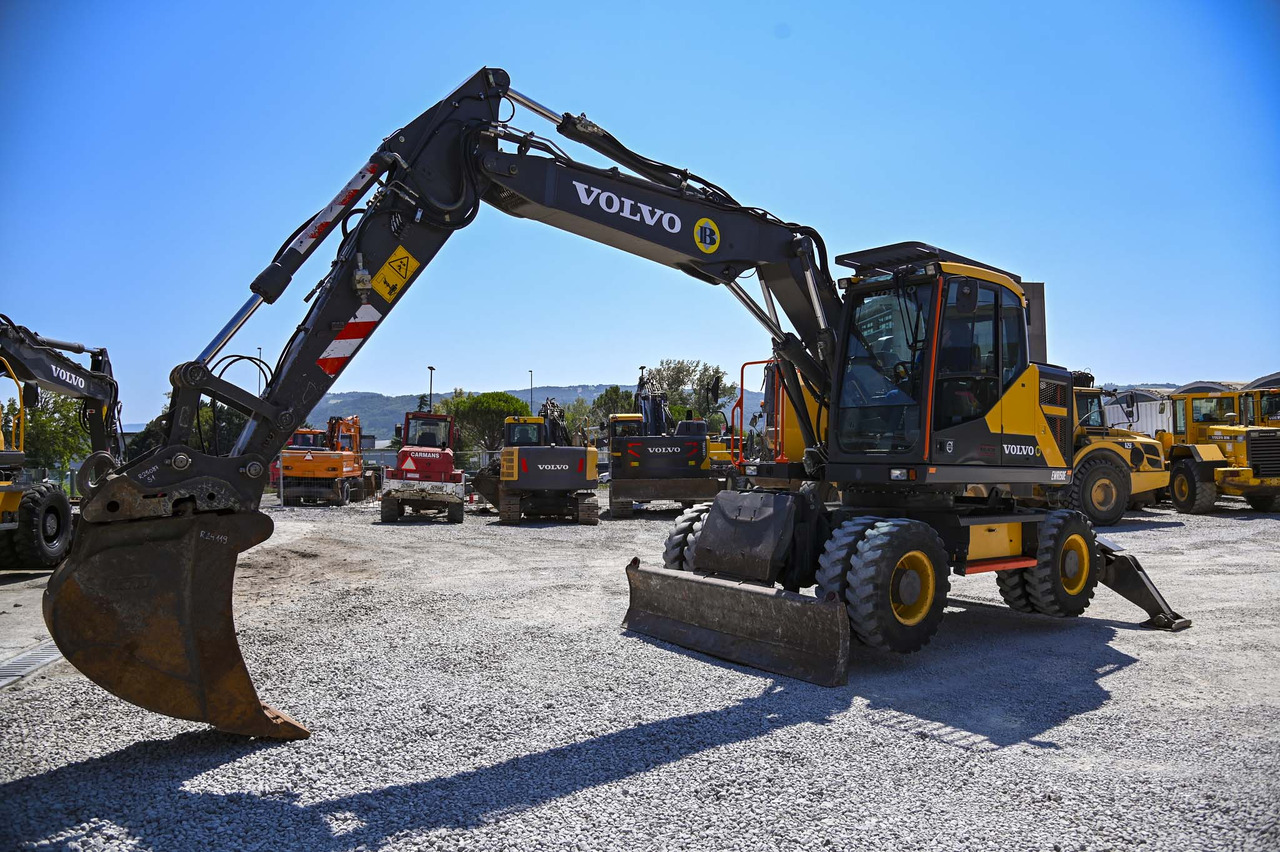 VOLVO EWR150E - Máy xúc bánh lốp: hình 2 VOLVO EWR150E - Máy xúc bánh lốp: hình 2