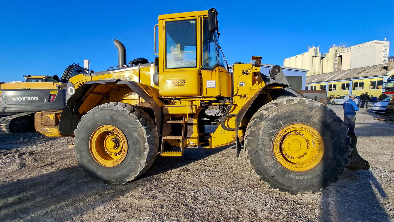 VOLVO L120E - Máy xúc lật bánh lốp: hình 4 VOLVO L120E - Máy xúc lật bánh lốp: hình 4