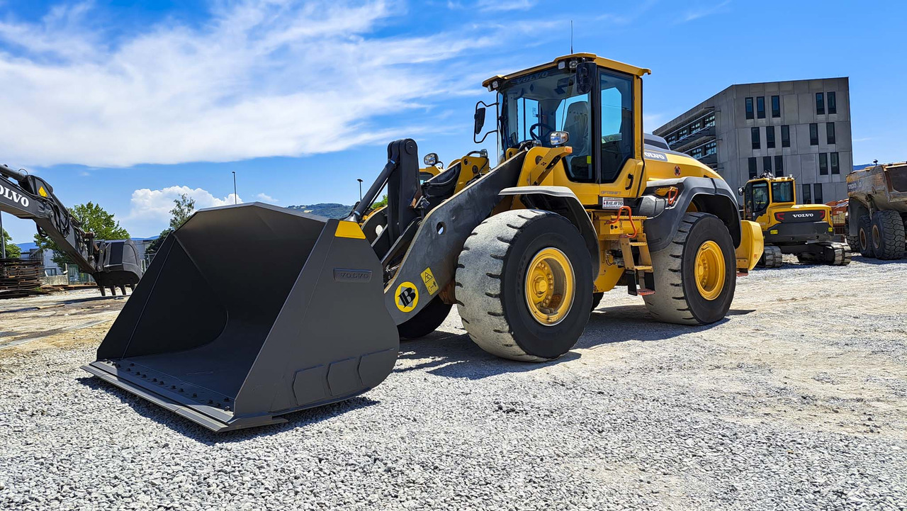 VOLVO L120H - Máy xúc lật bánh lốp: hình 1 VOLVO L120H - Máy xúc lật bánh lốp: hình 1