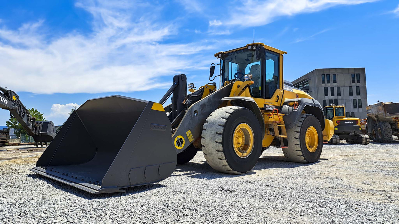 VOLVO L120H - Máy xúc lật bánh lốp: hình 2 VOLVO L120H - Máy xúc lật bánh lốp: hình 2