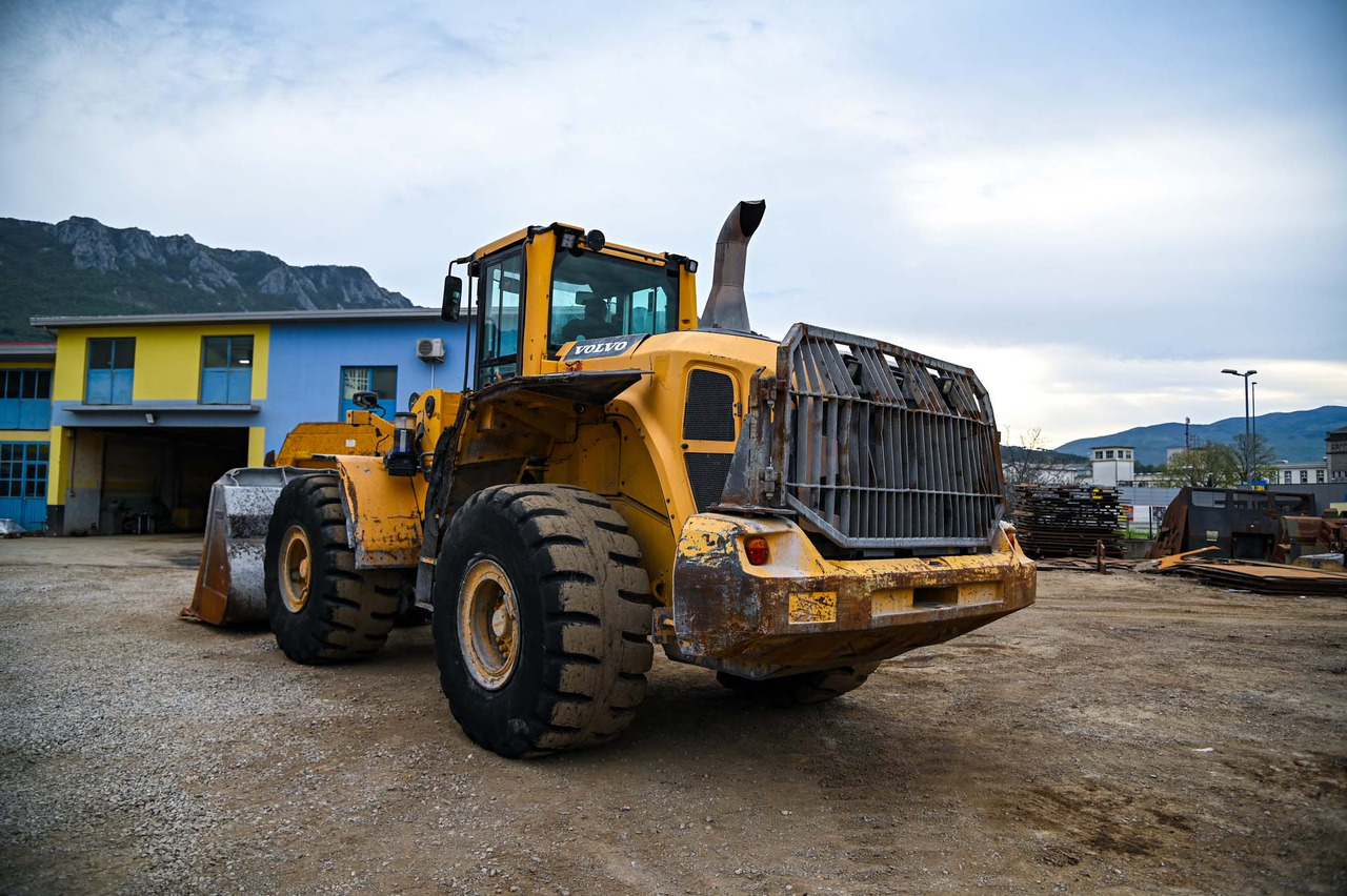 VOLVO L180G - Máy xúc lật bánh lốp: hình 4 VOLVO L180G - Máy xúc lật bánh lốp: hình 4