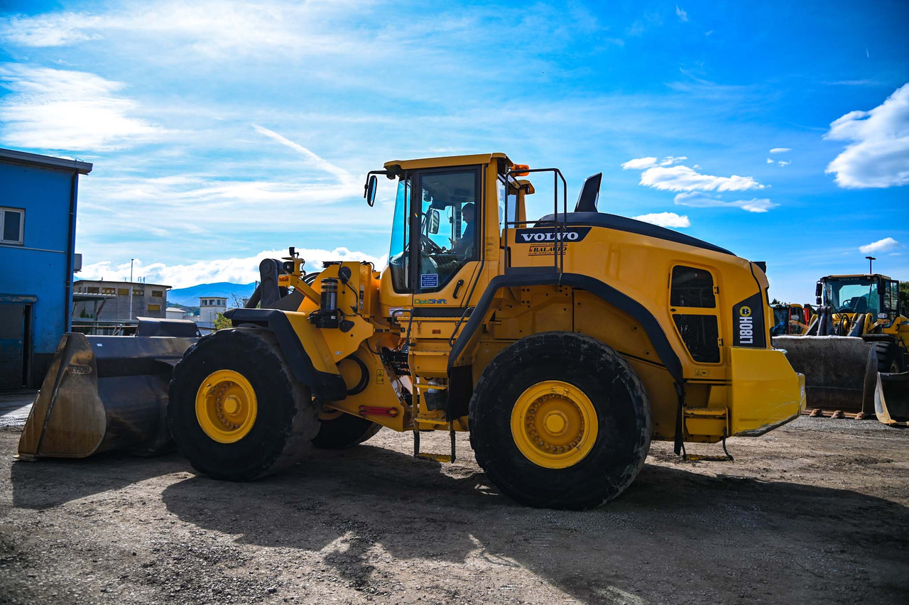VOLVO L180H - Máy xúc lật bánh lốp: hình 3 VOLVO L180H - Máy xúc lật bánh lốp: hình 3