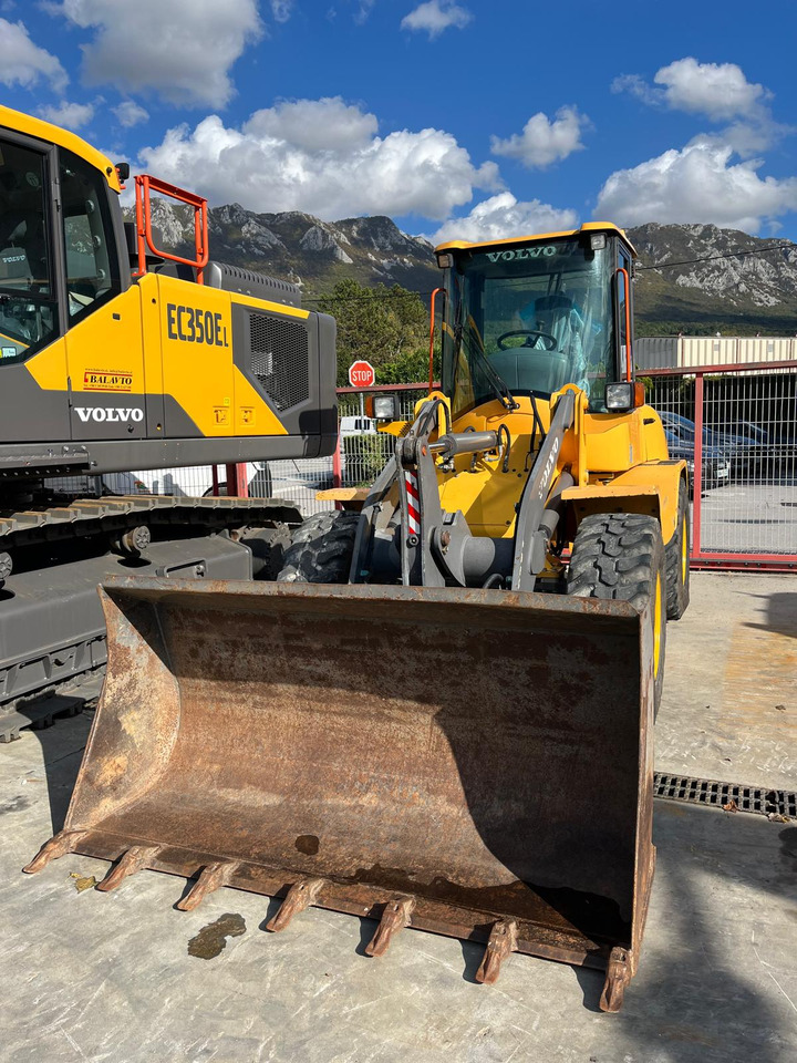 VOLVO L35B - Máy xúc lật bánh lốp: hình 2 VOLVO L35B - Máy xúc lật bánh lốp: hình 2