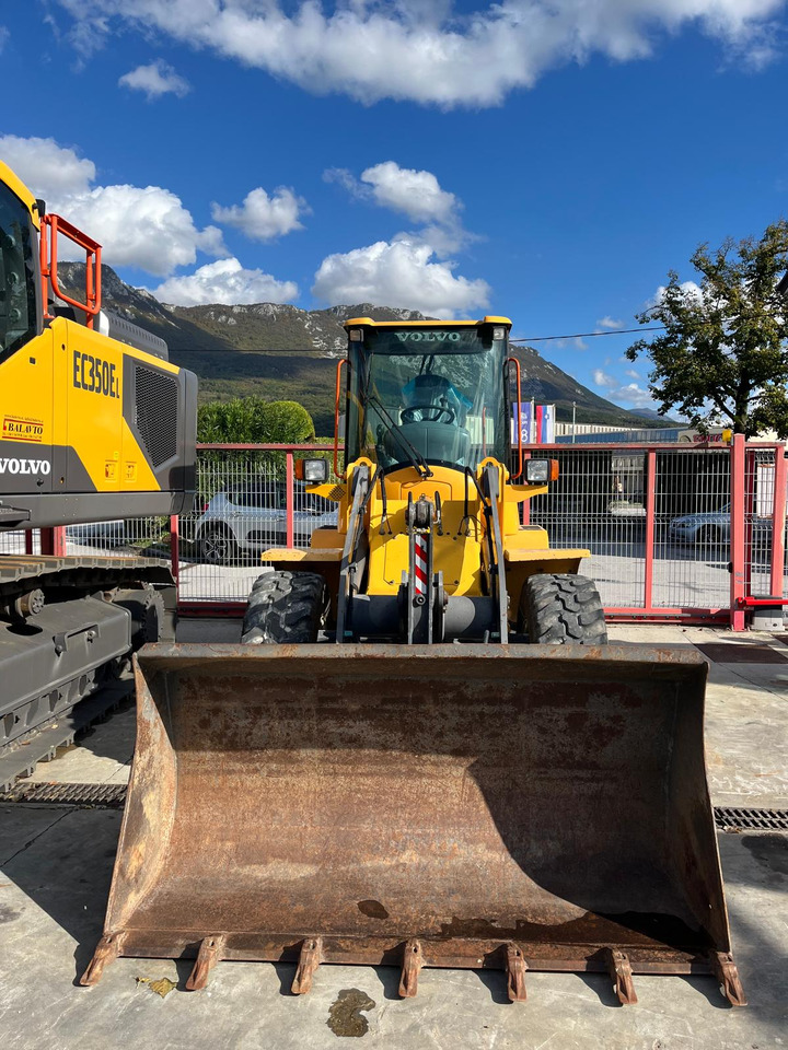 VOLVO L35B - Máy xúc lật bánh lốp: hình 1 VOLVO L35B - Máy xúc lật bánh lốp: hình 1